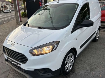 Ford Transit Courier 1.5 TDCi Utilitaire Navigation G