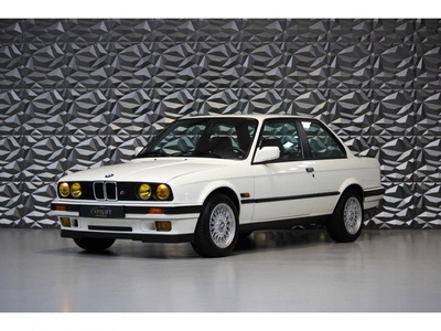 BMW Serie 3 SERIE 318 is E30 136ch