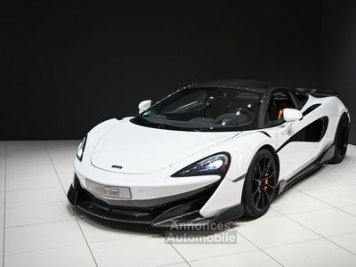 McLaren 600LT V8 3.8 L 600 ch SENNA CARBON B&W Blanche 1èreM Garantie 12 mois