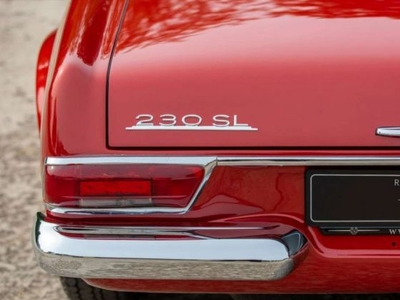 1964 Mercedes 230, Varsenare