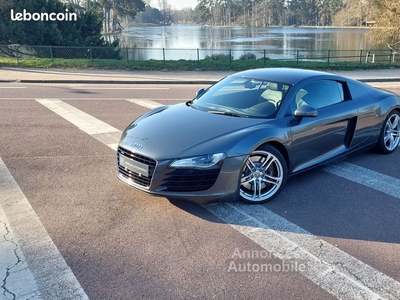 Audi R8 V8 4.2 FSI Quattro R-Tronic