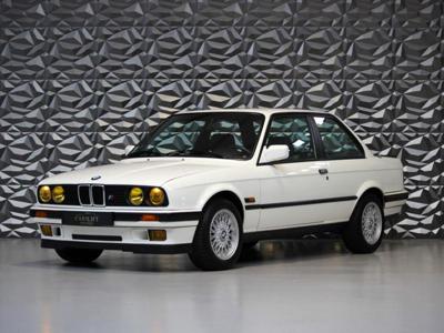 BMW Serie 3 318 is E30 136ch