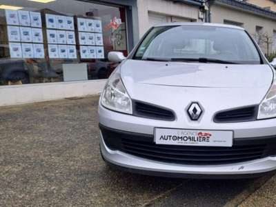 Renault Clio III 1.2 i 75 cv Pack Authentique - DISTRIBUTION NEUVE