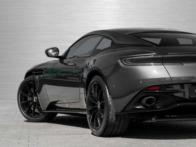 Aston martin DB11 V12 AMR carbone