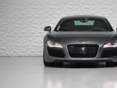 Audi R8 Quattro 4.2 V8 FSI COUPE