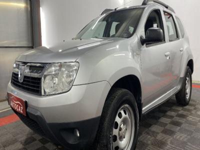 Dacia Duster 1.6 16v 105 4x2 Lauréate +Attelage