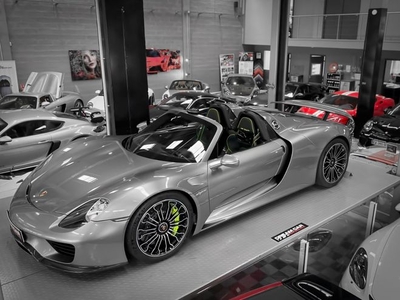 Porsche 918 918 Spyder V8 4.6 E-Hybird ? LIQUID META