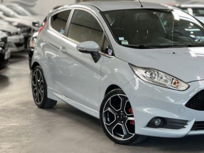 Ford Fiesta ST 1.6 TURBO 200 SCTi EcoBoost ST200 / 4 CYLINDRES / Silver