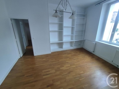 Location appartement 4 pièces 83.03 m²