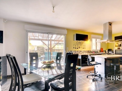 Vente maison 6 pièces 145 m²