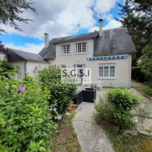 Vente maison 9 pièces 233 m²