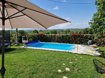 Maison climatisée avec piscine sur terrain clos, parking privé proche d'Albi.