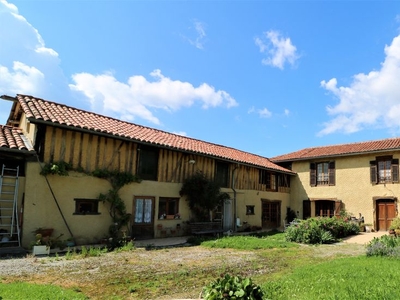 Maison de luxe de 7 chambres en vente à Castelnau-Magnoac, Occitanie