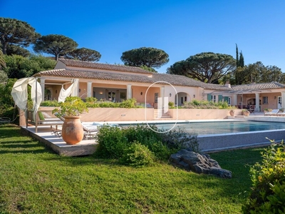 Maison de luxe de 8 pièces en vente à Saint-Tropez, France