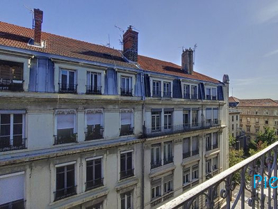 DERNIER ETAGE Faculté Lyon 2 appartement 49 m²
