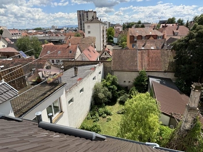 Duplex sous les toits avec terrasse, cour et jardin partagé