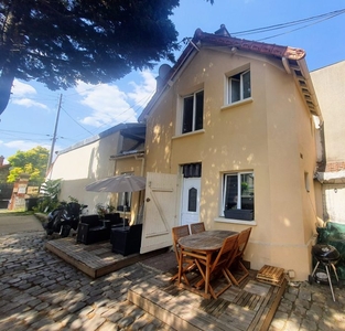 F2 cave terrasse dans petite maison