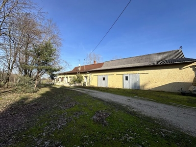 Ferme avec grandes dépendances et terrain de 8Ha