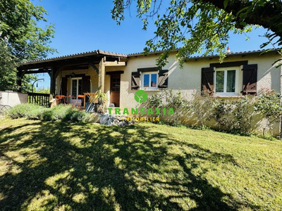 Jolie maison avec accès sur le grand jardin clôturé