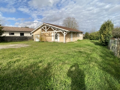 Maison 3 chambres, 110 m2 habitable. Garage, sur jardin clos de 1774 m2