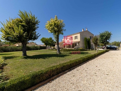 Maison de 11 pièces de luxe en vente à Carpentras, Provence-Alpes-Côte d'Azur