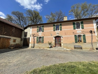 Superbe maison de campagne vue panoramique avec dépendaces et 6.47Hect.