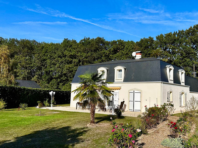 Vente maison 7 pièces 203 m² Saumur (49400)