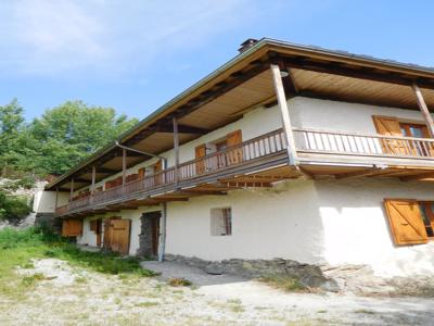 Appartement duplex dans maison rénovée station de ski familiale en Savoie