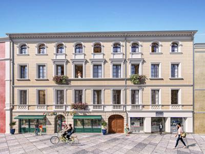 Belle opportunité pour un nouveau projet dans un immeuble entièrement rénové du XIX. siècle au centre de Nîmes