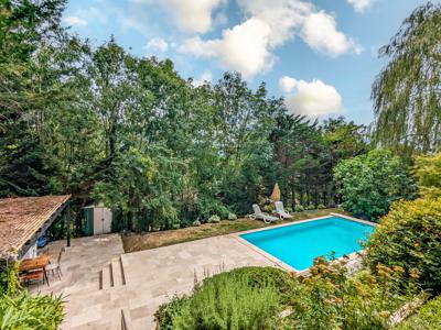 Grande maison familiale de 5 chambres, parfaitement située pour les frontaliers, piscine privée avec terrasses