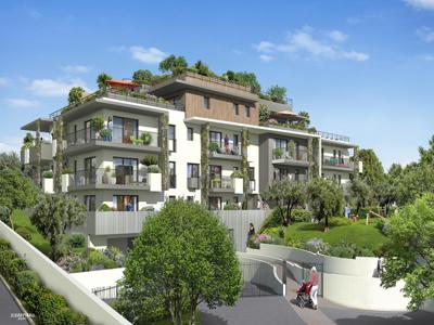 Magnifique T4 dernier étage, sur plan, avec vaste terrasse et parking privé à St. Laurent-du-Var près de Nice