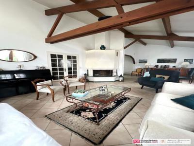 Luxury House for sale in Basse-Goulaine, France