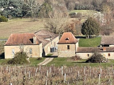 Propriété viticole en Appellation Bergerac Rouge et Monbazillac en HVE3 - avec joli corps de ferme à rénover.