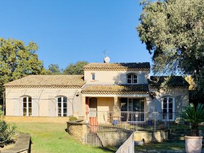 Villa (170 m²) 15km d’Uzès, proche Pont du Gard avec piscine et grand garage.