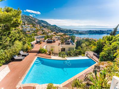 Villa à Villefranche-sur-Mer avec vue mer, 3 chambres, appartement, piscine, garage, terrasse sur toit