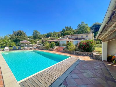 Villa avec 5 chambres, jardin, vue imprenable et piscine à Montauroux.