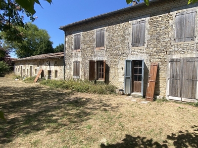 Maison de campagne 7 pièces de 189 m² à - (79110)