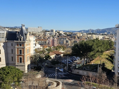 Appartement 4 pièces de 65 m² à Marseille (13004)