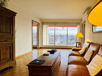 Appartement 5 pièces de 95 m² à Avignon (84000)