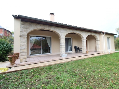 Maison 4 pièces de 125 m² à Saint-Affrique (12400)