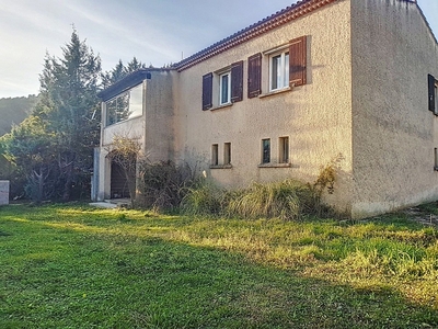 Maison traditionnelle 5 pièces de 170 m² à Cuges-les-Pins (13780)