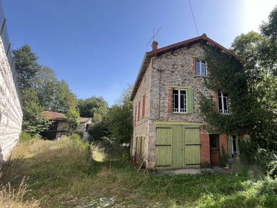 Maison traditionnelle 6 pièces de 80 m² à Saint-Anthème (63660)