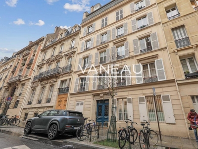 2 bedroom luxury Apartment for sale in Champs-Elysées, Madeleine, Triangle d’or, France