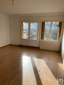 Appartement 4 pièces de 69 m² à Sainte-Geneviève-des-Bois (91700)