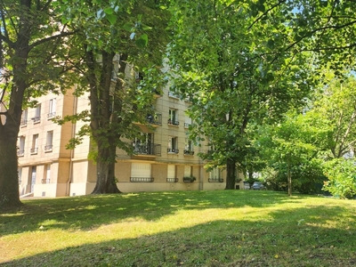 Appartement 4 pièces de 76 m² à Paris (75020)