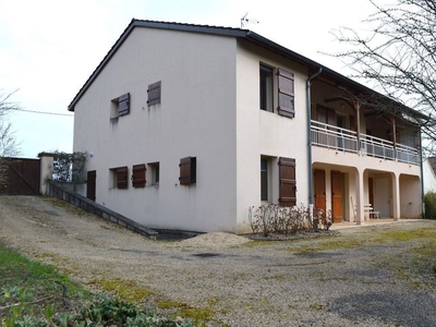Maison 10 pièces de 181 m² à Lugny (71260)