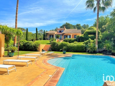 Maison 6 pièces de 165 m² à Saint-Tropez (83990)