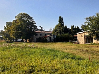 Maison 6 pièces de 270 m² à Pompignac (33370)