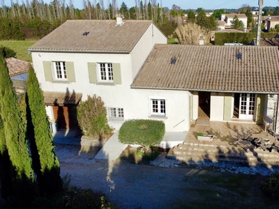 Maison traditionnelle 6 pièces de 125 m² à Sarrians (84260)