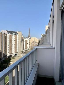 Studio meublé avec terrasse, ascenseur et conciergeCommerce (Paris 15°)